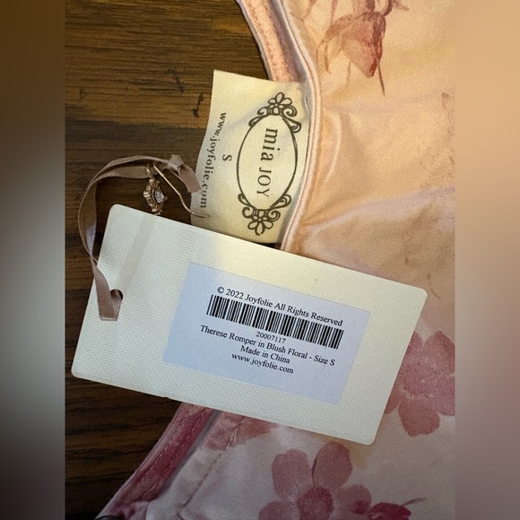 Beautiful Joyfolie Therese Romper in Blush
Floral - Size Small - Picture 2 of 4